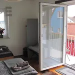 Appartement #1komfortables Helles Gaestezimmer Mit Balkon Mit Gemeinschaftsbad W-lan Airport Nah Late Night Check In Haus Nr 9,5 *