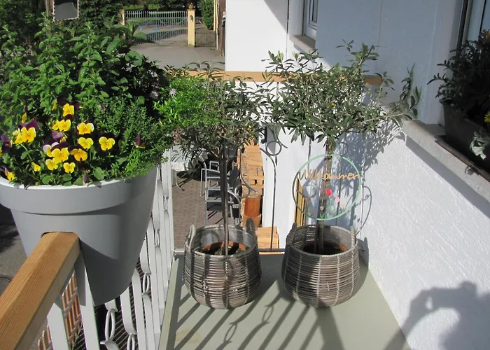#1gemuetliches Ruhiges Sonniges Balkonzimmer Mit Gemeinschaftsbad W-lan Airport Nah Late Night Check In Haus Nr 9,5 شقة