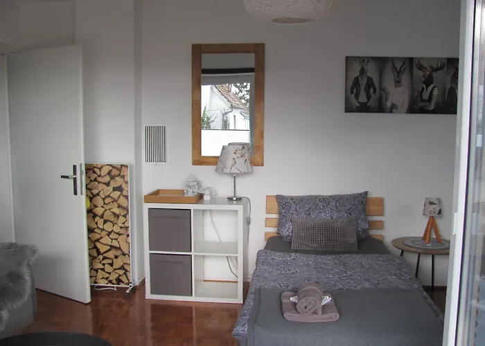 #1gemuetliches Ruhiges Sonniges Balkonzimmer Mit Gemeinschaftsbad W-lan Airport Nah Late Night Check In Haus Nr 9,5 *
