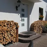 Appartamento #1Komfortables Helles Gaestezimmer Mit Balkon Mit Gemeinschaftsbad W-Lan Airport Nah Late Night Check In Haus Nr 9,5