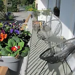 Appartamento #1Komfortables Helles Gaestezimmer Mit Balkon Mit Gemeinschaftsbad W-Lan Airport Nah Late Night Check In Haus Nr 9,5 *