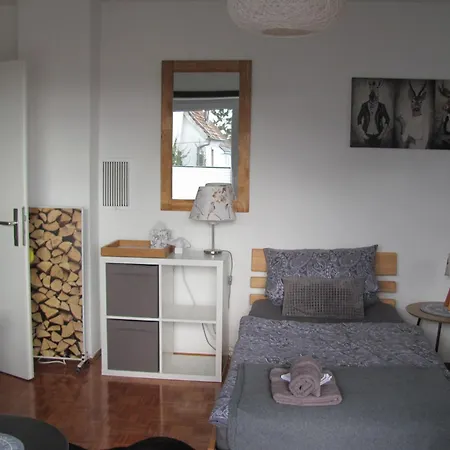 Appartamento #1Komfortables Helles Gaestezimmer Mit Balkon Mit Gemeinschaftsbad W-Lan Airport Nah Late Night Check In Haus Nr 9,5 Trunkelsberg