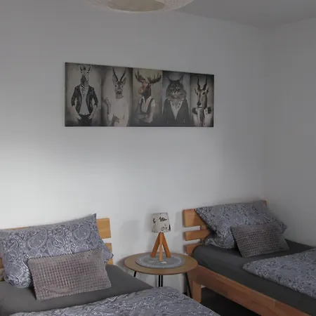 #1Komfortables Helles Gaestezimmer Mit Balkon Mit Gemeinschaftsbad W-Lan Airport Nah Late Night Check In Haus Nr 9,5 *