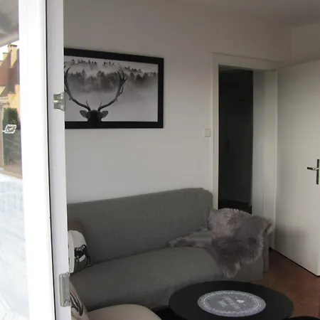Apartamento #1komfortables Helles Gaestezimmer Mit Balkon Mit Gemeinschaftsbad W-lan Airport Nah Late Night Check In Haus Nr 9,5