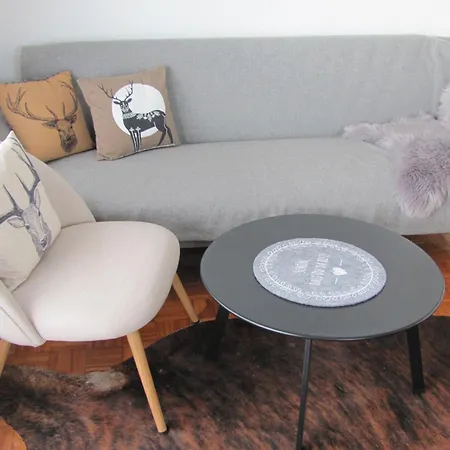 #1komfortables Helles Gaestezimmer Mit Balkon Mit Gemeinschaftsbad W-lan Airport Nah Late Night Check In Haus Nr 9,5 Apartamento *